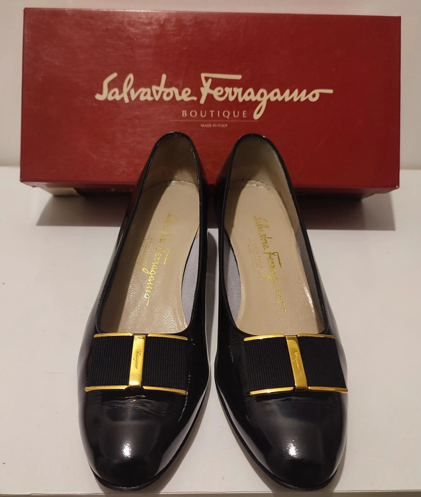Escarpins Salvatore Ferragamo.